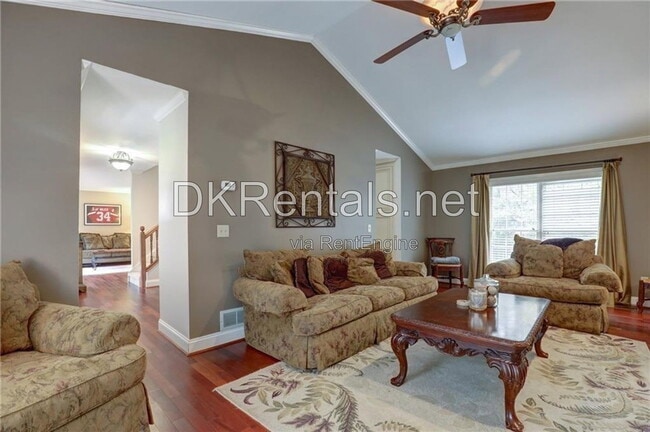 Building Photo - 4492 Coventry Way NE