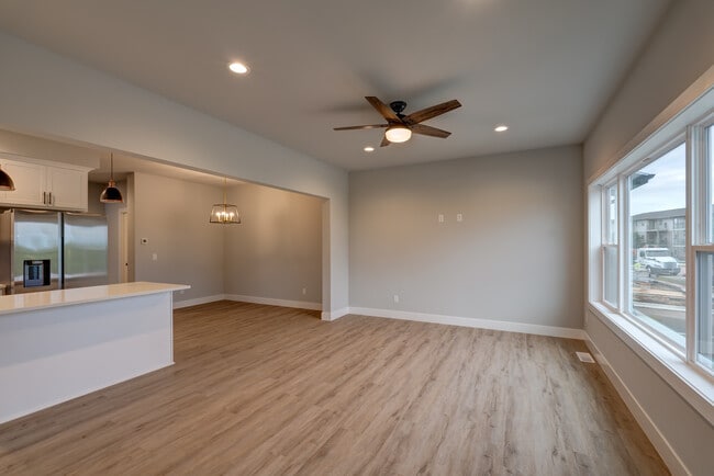 Building Photo - 137 Prairie Heights Dr