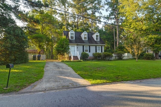 Foto del edificio - Charming 3-Bedroom Home in Forest Trace – ...