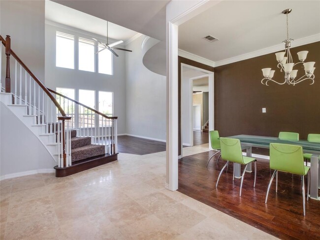 Building Photo - 2210 Tarleton Dr