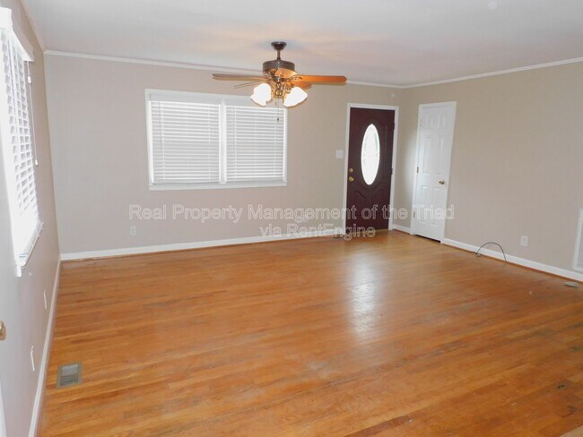 Foto del edificio - 3445 Huffine Mill Rd