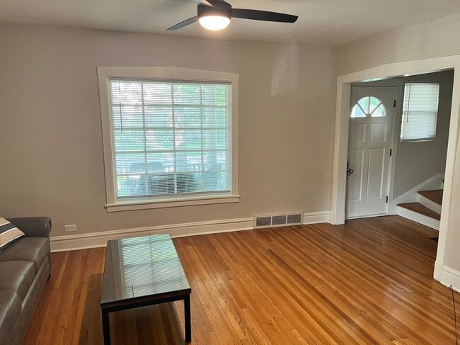 Foto del edificio - 544 Lyman Ave