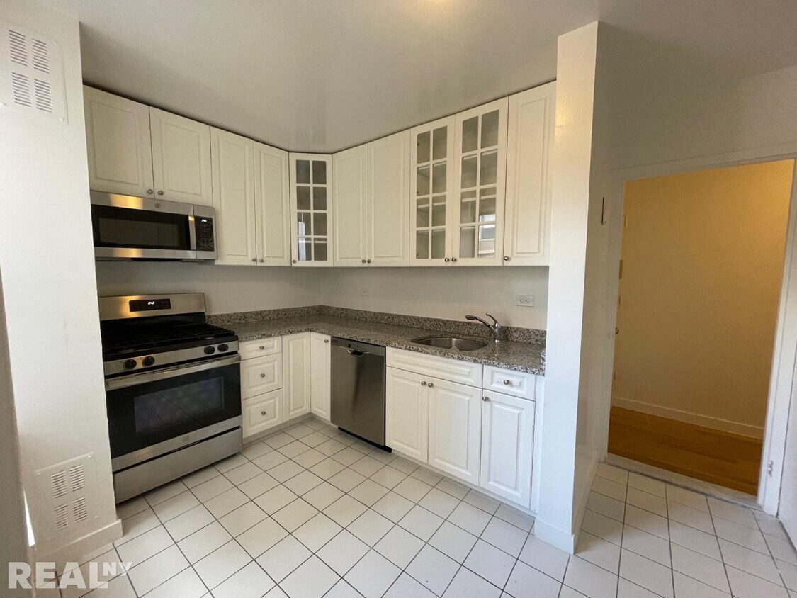 Primary Photo - 247 W 87th St