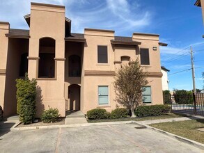 Building Photo - 9809 Sterling Loop