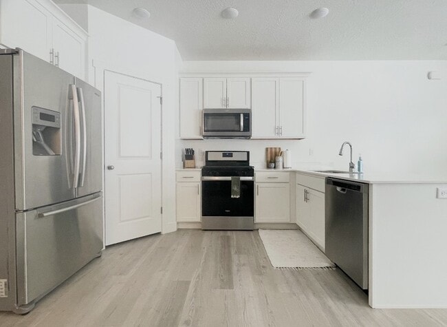 Building Photo - 183 E 550 N