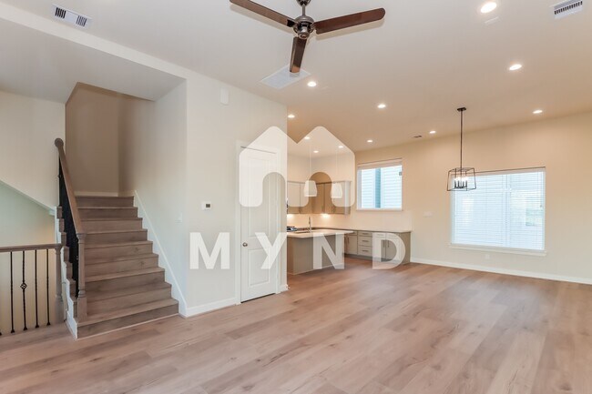 Building Photo - 707 Carriage Knolls Dr
