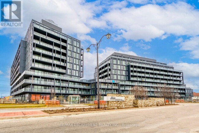 Building Photo - 3210-3210 Dakota Cmn