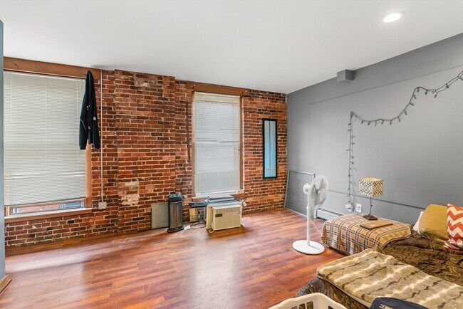 Foto del edificio - 100-102 Main St