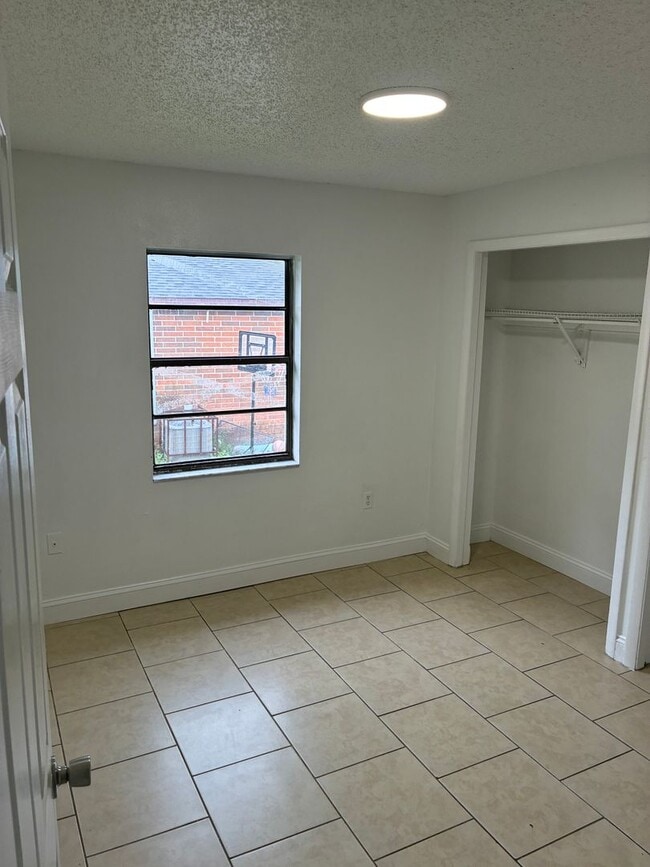 Building Photo - 620-622 Pineville Ln