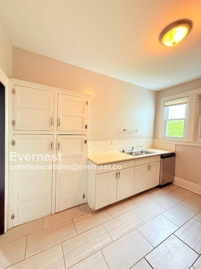 Foto del edificio - 9429 Brush St