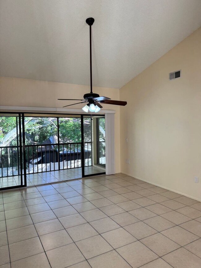 Foto del edificio - Spacious 2 bedroom/ 2 bathroom condo in Sarasota