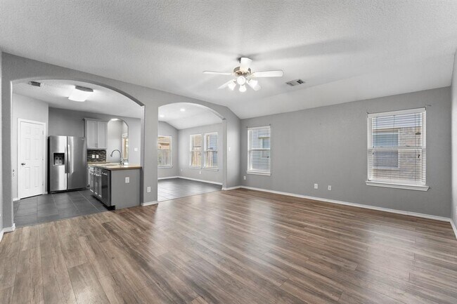 Foto del edificio - 16534 Whitaker Creek Dr