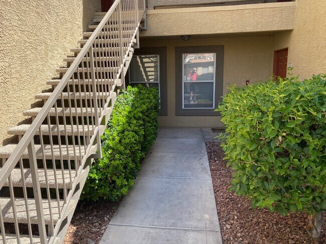 Foto del edificio - 2300 E Silverado Ranch Blvd