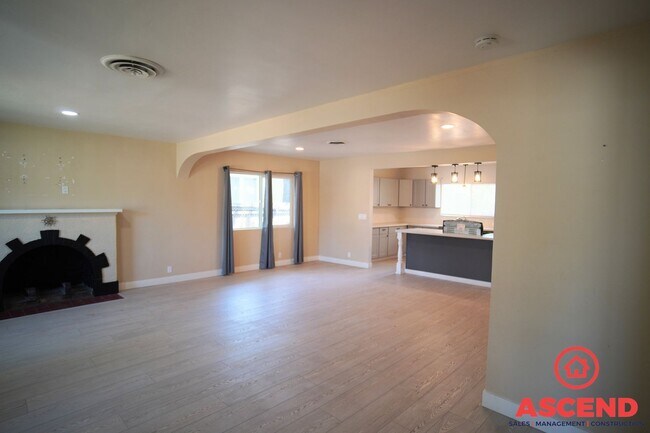 Building Photo - Beautiful Home in East Bakersfield!