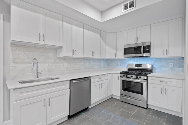 Foto del edificio - 311-315-315 West Side Ave