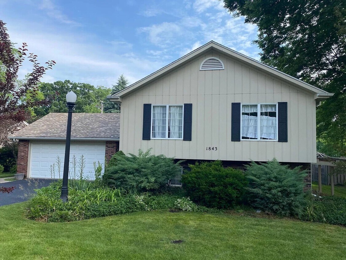 Primary Photo - Newly remodeled home