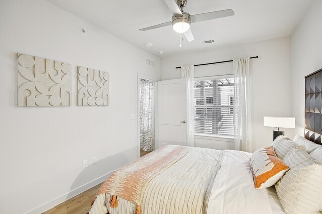 Building Photo - Matador