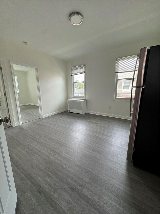 Foto principal - 84-40 60th Dr