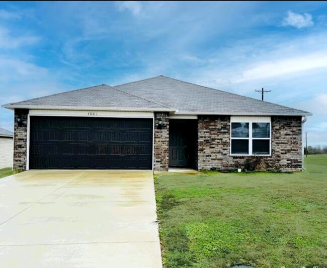 3 BR, 2 BA home. Built in 2020. - 4001 Willow Pointe Dr