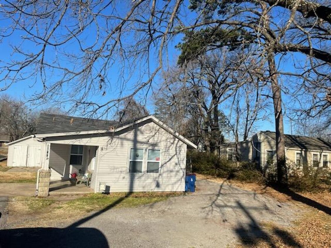 Foto principal - 2 bed/1 bath house