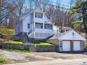 Building Photo - 91 Jewett St