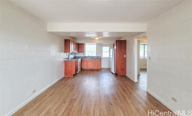 Foto del edificio - 526 N School St