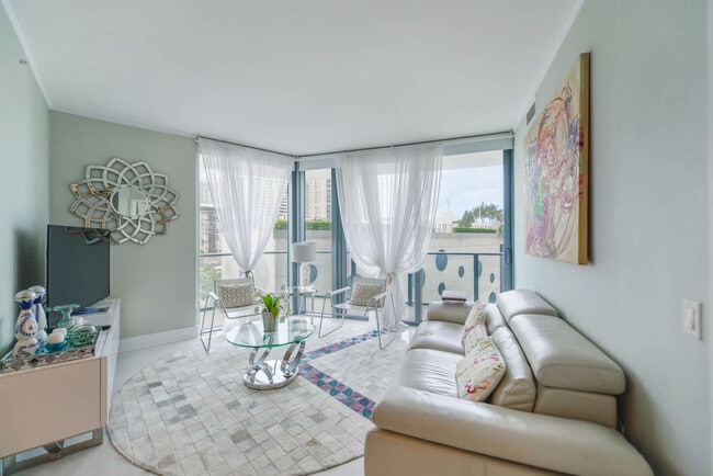 Foto del edificio - 501 NE 31st St