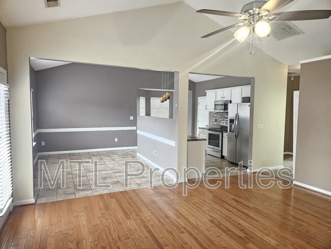 Foto del edificio - 2717 Hartley Hills Dr