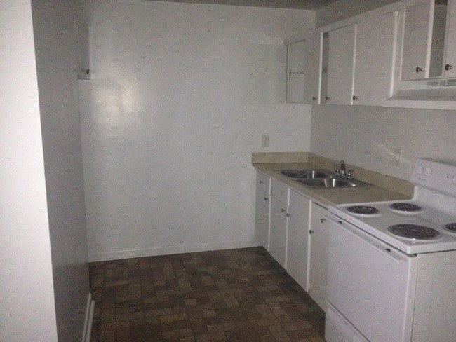 Kitchen - Montie Park Apartments