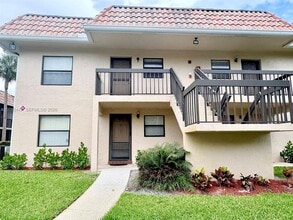 Building Photo - 6832 Palmetto Cir S