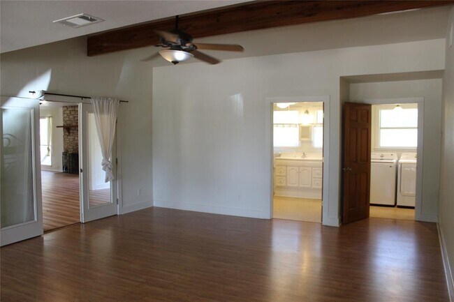 Building Photo - 630 Hillsedge Rd