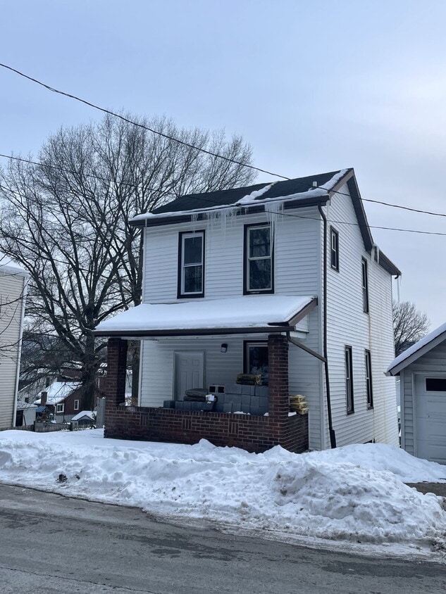 3 Bedroom Fresh Renovation in Leetsdale! - 3 Bedroom Fresh Renovation in Leetsdale!