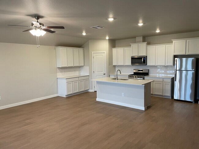 Building Photo - London Home