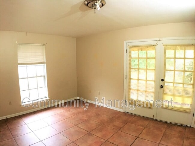 Building Photo - 1185 Bayou Paul Ln