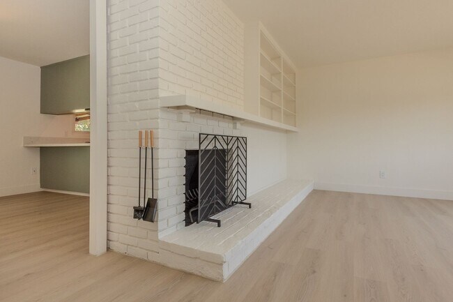 Building Photo - Refreshed Spacious 3 Bed/2 Bath Home in La Mesa!