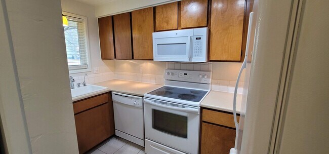 Foto del edificio - Updated Townhouse with Community Pool