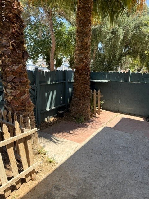 Foto del edificio - 4264 White Sands Ave