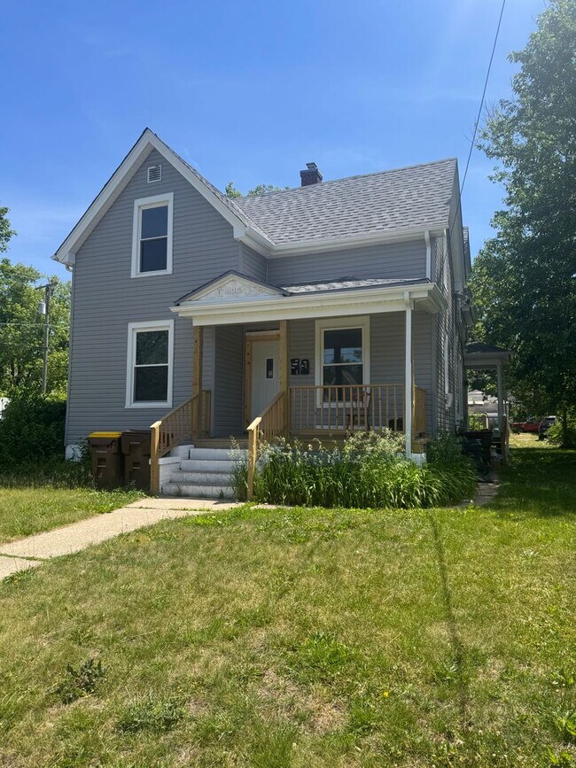 Building Photo - 906 S 5th St