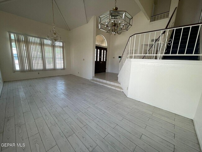 Foto del edificio - 4304 Loma Alegre Dr