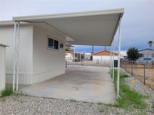 Foto del edificio - 620 Silver Ln