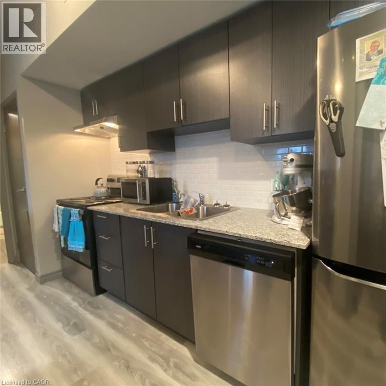 Building Photo - 275 Larch St