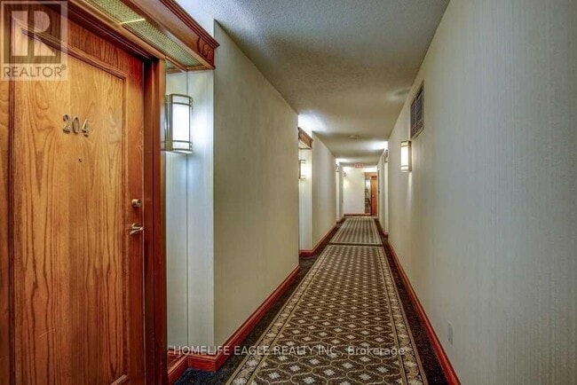 Photo du bâtiment - 745-745 New Westminster Dr