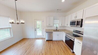 Building Photo - 824 Levitan Dr