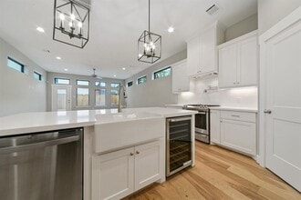 Building Photo - 1119 E 27th St