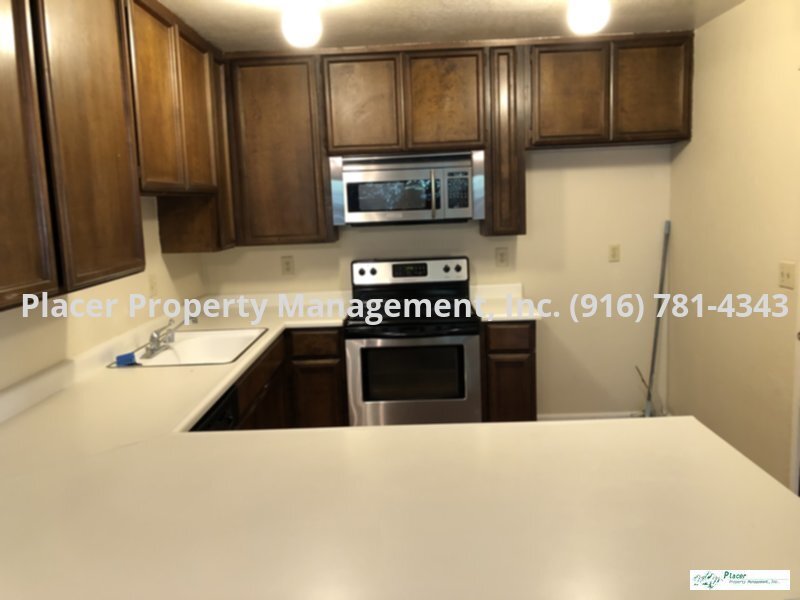 Primary Photo - This must see! Nice 2 bdrm Duplex with 1 C...
