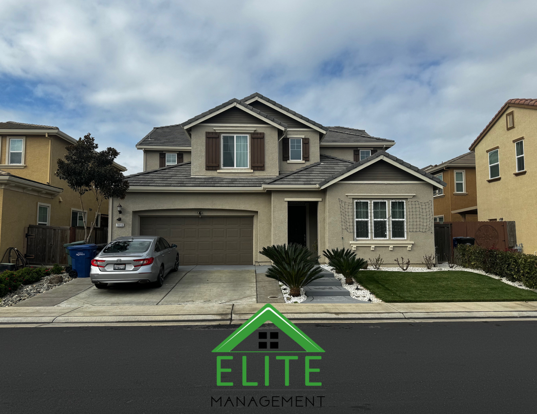 Primary Photo - **Stunning 6-Bedroom, 3-Bathroom Home in S...