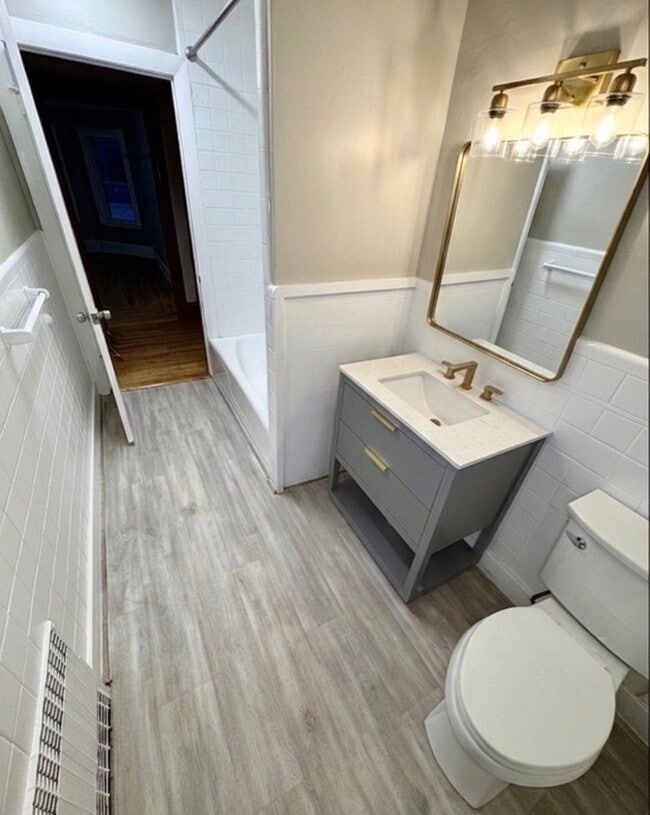 Building Photo - 24 Chapman St