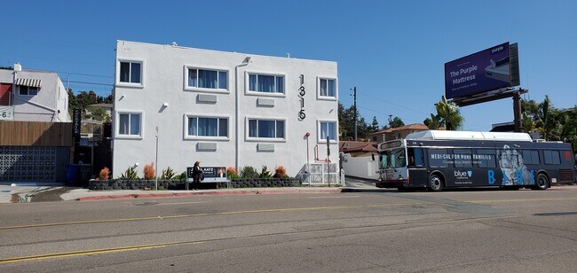 Bus stop right outside gate! - 1315 Morena Blvd