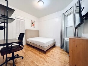 Building Photo - Furnished room/NOT APARTMENT