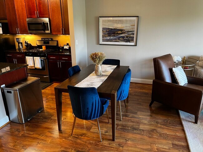 Foto del edificio - 6301 Edsall Rd